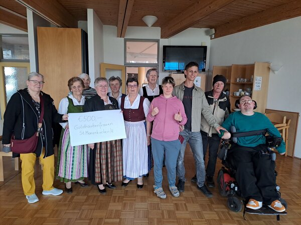 Goldhaubengruppe St. Marienkirchen spendet an 
Lebenshilfe-Werkst&auml;tte Ried im Innkreis