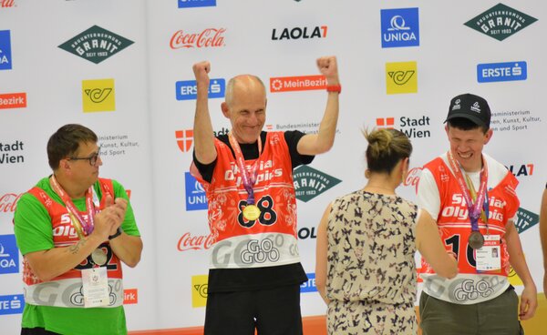 Andreas Damberger aus der Lebenshilfe-Werkstätte Ried im Innkreis setzte sich im Stocksport-Einzelbewerb durch und holte Gold (Bildhinweis: Special Olympics Österreich / C. Walchshofer).