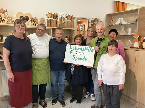 Gro&szlig;z&uuml;gige Spende der Dorfgemeinschaft Landshut f&uuml;r die Lebenshilfe-Werkst&auml;tte Unterwei&szlig;enbach