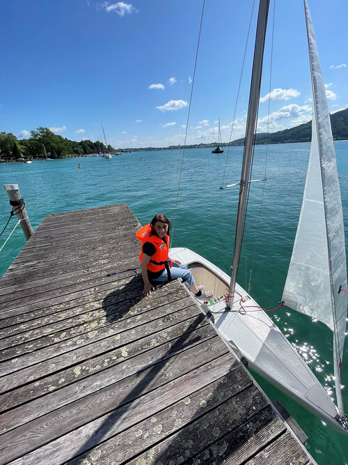 Menschen mit Beeinträchtigung, die von der Lebenshilfe OÖ in der Region Vöcklabruck begleitet werden, verbrachten dank des Segelclubs Kammersee (SCK) einen tollen Tag am Attersee.