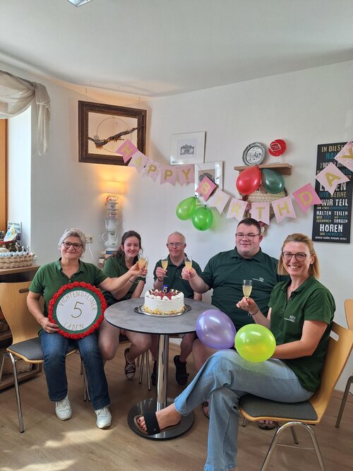 Das Team des Vichtensteiner Ladens freut sich auf die Jubiläumsfeier am Freitag, 5. September, ab 14.00 Uhr, vor dem Hofladen. Bei Schlechtwetter im Kulturzentrum Vichtenstein.