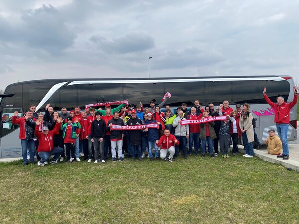 Besch&auml;ftigte der Lebenshilfe O&Ouml; zu Gast beim FC Bayern M&uuml;nchen