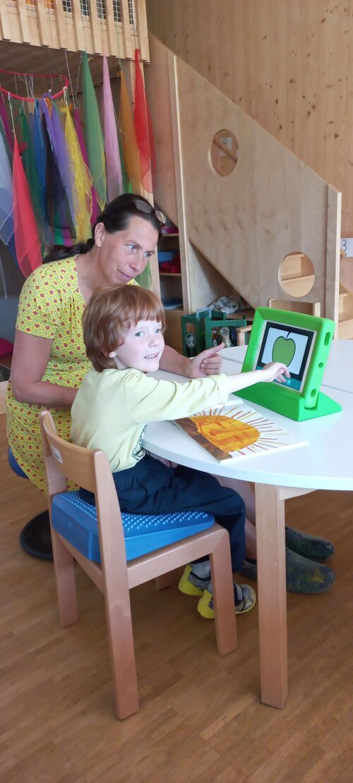 Im Lebenshilfe-Kindergarten Gampern kommen Symbole und Hilfsmittel der Kommunikation zum Einsatz.