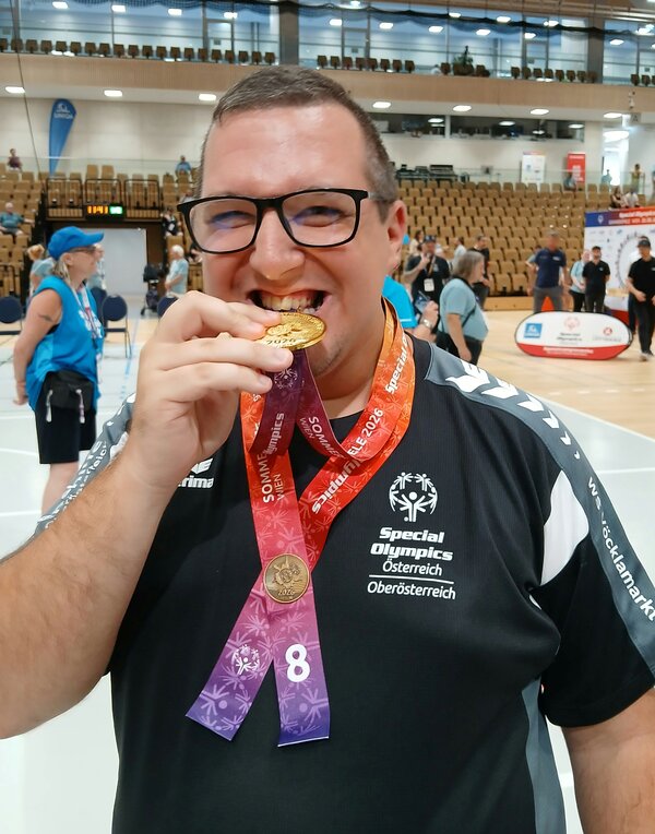 Sven Hemetsberger aus der Lebenshilfe-Werkstätte Vöcklamarkt feierte seine Goldmedaille.