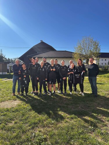 Gemeinsam f&uuml;r den Sport: Sponsoren zu Besuch in der Lebenshilfe-Werkst&auml;tte Haag am Hausruck