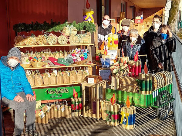 Weihnachtsverkauf vor der Lebenshilfe-Werkst&auml;tte Bad Ischl