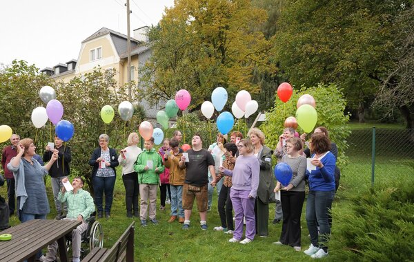  In der Werkstätte der Lebenshilfe OÖ in Mondsee gab es dreifachen Grund zu feiern:  25 Jahre Werkstätte, ein Jahr Weltladen und die Eröffnung des Wintergartens.